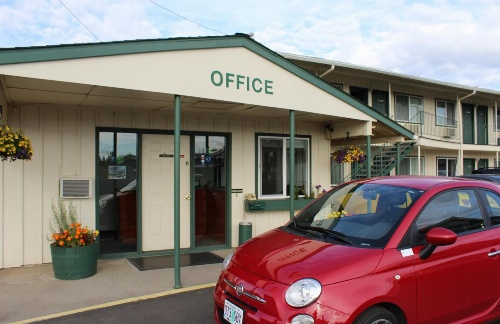 Ponderosa Motel image 1