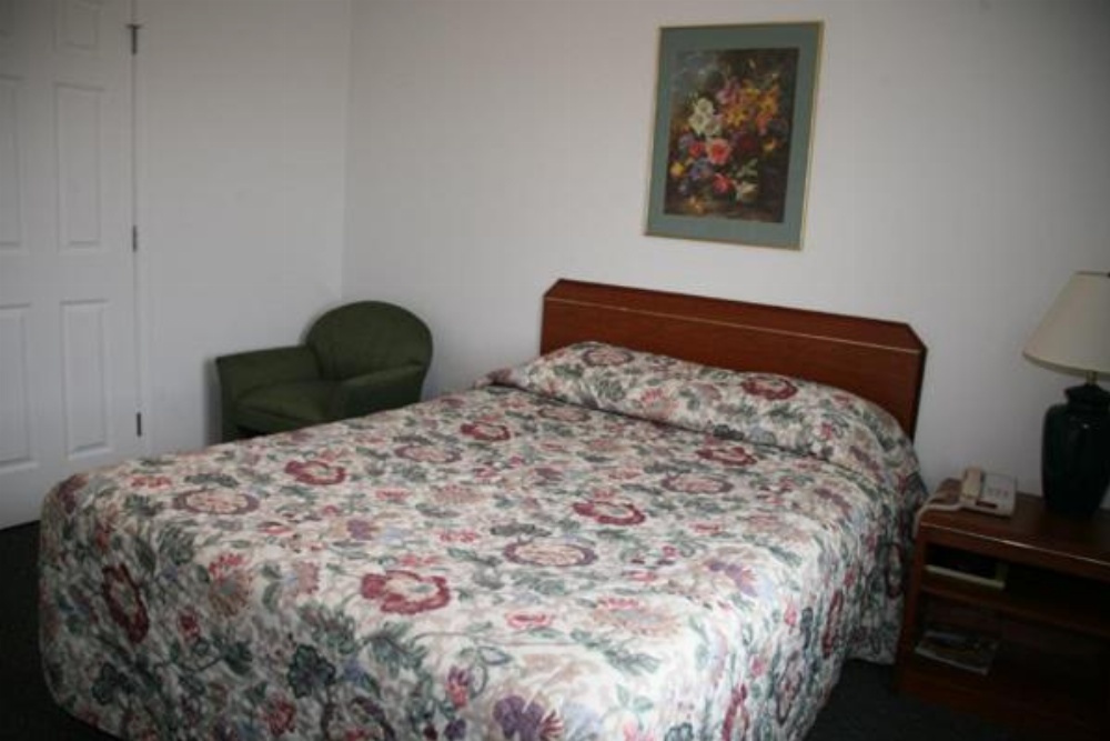 Queen Room - Pet Friendly