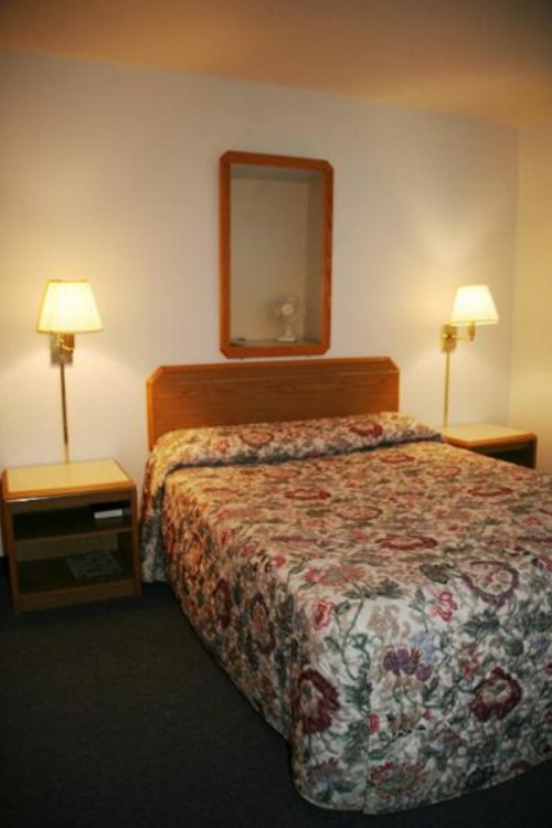 Ponderosa Motel image 19